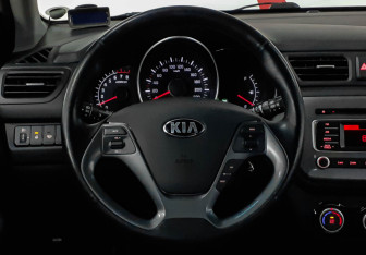 Подержанный автомобиль Kia Rio Hatchback 2016 года (11 фото)