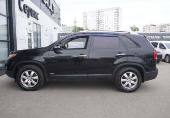 Подержанный автомобиль Kia Sorento 2010 года (8 фото)