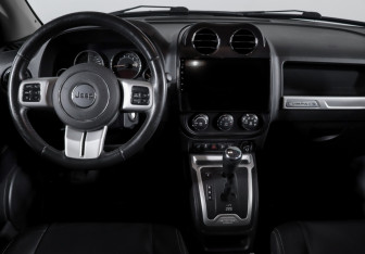 Подержанный автомобиль Jeep Compass 2013 года (12 фото)