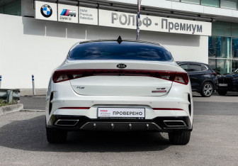 Подержанный автомобиль Kia K5 2021 года (6 фото)
