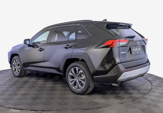 Подержанный автомобиль Toyota RAV4 2024 года (7 фото)
