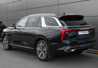 Подержанный автомобиль Hongqi E-HS9 2020 года (7 фото)