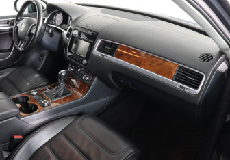 Подержанный автомобиль Volkswagen Touareg 2012 года (10 фото)