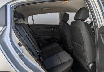 Подержанный автомобиль Kia Rio Hatchback 2021 года (17 фото)