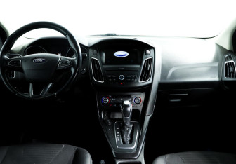 Подержанный автомобиль Ford Focus Wagon 2017 года (10 фото)