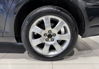 Подержанный автомобиль Toyota Avensis Sedan 2006 года (18 фото)