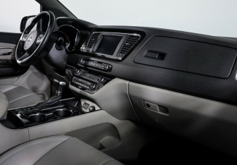 Подержанный автомобиль Kia Carnival 2019 года (7 фото)