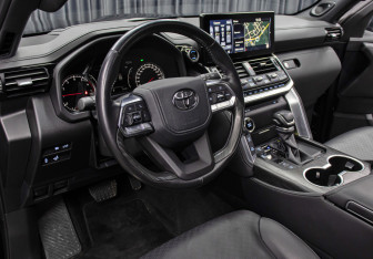 Подержанный автомобиль Toyota Land Cruiser Suv 2023 года (17 фото)