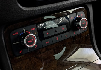 Подержанный автомобиль Volkswagen Touareg 2013 года (21 фото)
