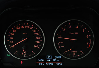 Подержанный автомобиль BMW X1 2017 года (13 фото)