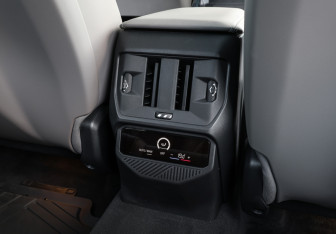 Подержанный автомобиль BMW X3 2025 года (22 фото)