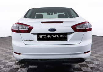 Подержанный автомобиль Ford Mondeo Sedan 2014 года (6 фото)