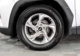 Подержанный автомобиль Hyundai Tucson 2022 года (17 фото)