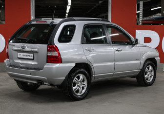Подержанный автомобиль Kia Sportage 2006 года (5 фото)