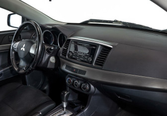 Подержанный автомобиль Mitsubishi Lancer Sedan 2014 года (5 фото)