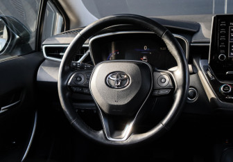 Подержанный автомобиль Toyota Corolla Sedan 2019 года (12 фото)