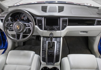 Подержанный автомобиль Porsche Macan 2015 года (14 фото)