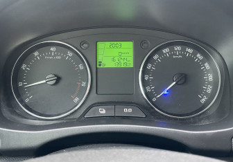 Подержанный автомобиль Skoda Fabia Hatchback 2011 года (13 фото)