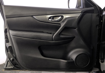Подержанный автомобиль Nissan X-Trail 2016 года (18 фото)