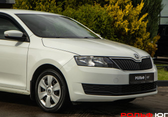 Подержанный автомобиль Skoda Rapid Liftback 2018 года (15 фото)
