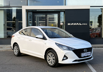 Подержанный автомобиль Hyundai Solaris Sedan 2021 года (3 фото)