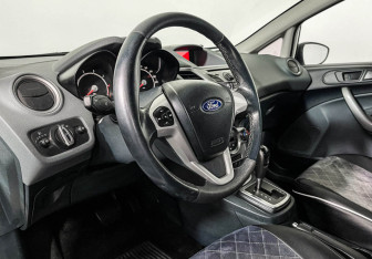 Подержанный автомобиль Ford Fiesta Hatchback 2011 года (13 фото)