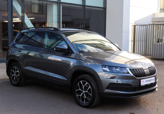 Подержанный автомобиль Skoda Karoq 2021 года (3 фото)