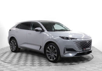 Подержанный автомобиль Changan UNI-K 2023 года (3 фото)