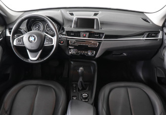 Подержанный автомобиль BMW X1 2017 года (11 фото)
