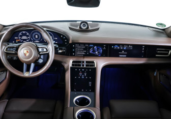 Подержанный автомобиль Porsche Taycan 2021 года (13 фото)