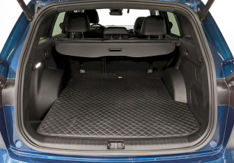 Подержанный автомобиль Geely Monjaro 2023 года (10 фото)