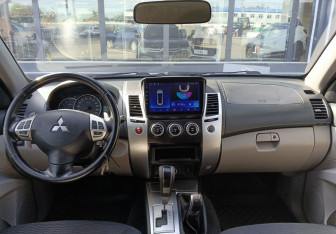 Подержанный автомобиль Mitsubishi Pajero Sport 2013 года (11 фото)