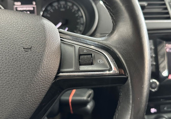 Подержанный автомобиль Skoda Octavia Liftback 2013 года (17 фото)