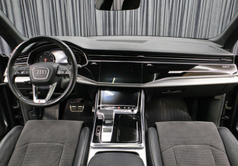 Подержанный автомобиль Audi Q8 2019 года (14 фото)