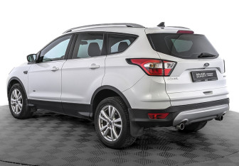 Подержанный автомобиль Ford Kuga 2018 года (7 фото)