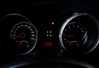 Подержанный автомобиль Mitsubishi Pajero 2012 года (11 фото)