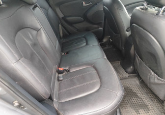 Подержанный автомобиль Hyundai ix35 2015 года (11 фото)