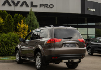 Подержанный автомобиль Mitsubishi Pajero Sport 2011 года (5 фото)