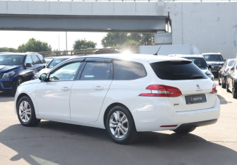 Подержанный автомобиль Peugeot 308 Wagon 2018 года (7 фото)