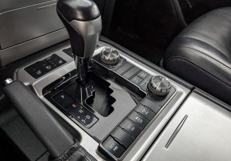 Подержанный автомобиль Toyota Land Cruiser Suv 2016 года (21 фото)