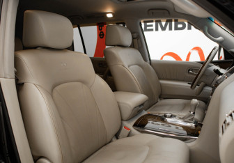 Подержанный автомобиль Infiniti QX56 2012 года (32 фото)