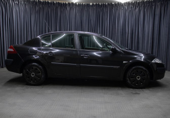 Подержанный автомобиль Renault Megane Sedan 2005 года (4 фото)