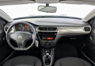 Подержанный автомобиль Citroen C-Elysee 2014 года (14 фото)