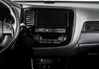 Подержанный автомобиль Mitsubishi Outlander 2018 года (12 фото)