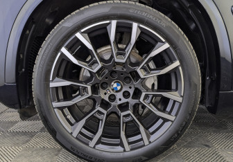 Подержанный автомобиль BMW X5 2023 года (12 фото)