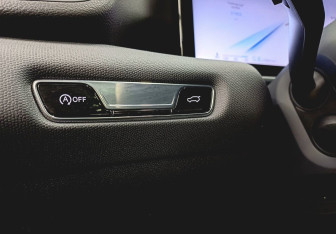 Подержанный автомобиль Hongqi HS3 2024 года (21 фото)