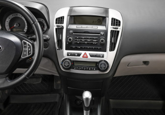 Подержанный автомобиль Kia Ceed Hatchback 2009 года (15 фото)
