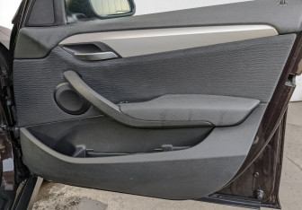 Подержанный автомобиль BMW X1 2014 года (22 фото)