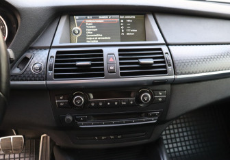 Подержанный автомобиль BMW X6 2013 года (19 фото)