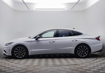Подержанный автомобиль Hyundai Sonata 2020 года (8 фото)